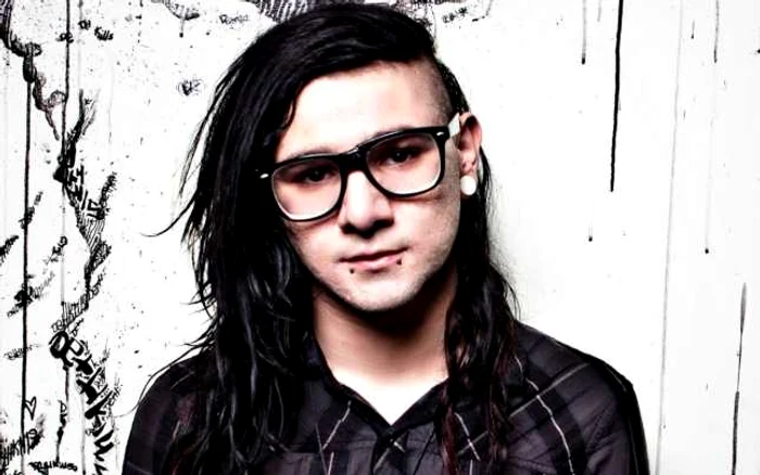 Sonny John Moore este cunoscut publicului larg sub numele de Skrillex şi
la doar 28 de ani este unul dintre megastarurile muzicii electronice la nivel
mondial FOTO Arhivă