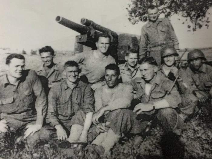 
    Un veteran din cel de-al Doilea Razboi Mondial și-a găsit portofelul pierdut de mai bine de 70 de anifoto: abcnews.go.com  