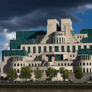 Serviciul britanic de spionaj, MI6, caută un nou ”Q” la departamentul tehnic jpeg