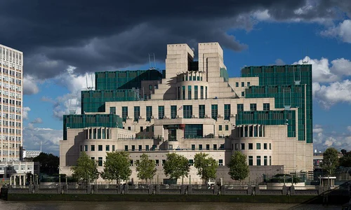 Serviciul britanic de spionaj, MI6, caută un nou ”Q” la departamentul tehnic jpeg