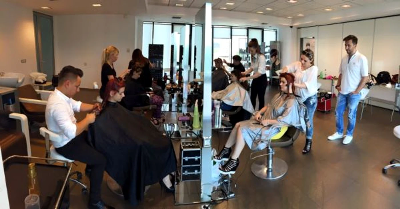 Câștigătorul concursului "Cel mai bun hairstylist din România" va deveni celebru