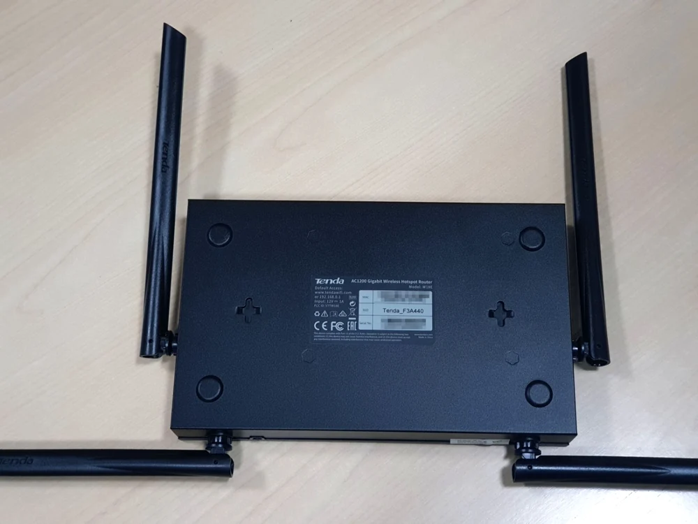 Router Tenda W18E FOTO Adrian Pogîngeanu