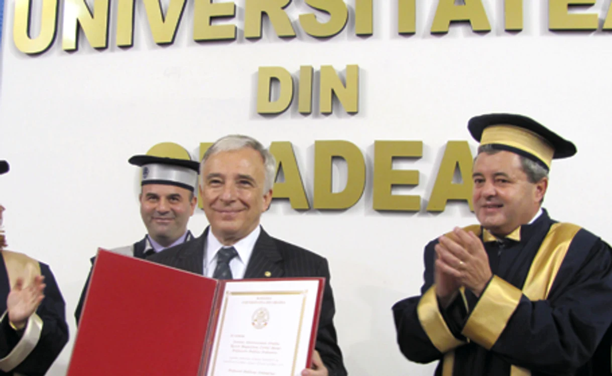 Mugur Isărescu