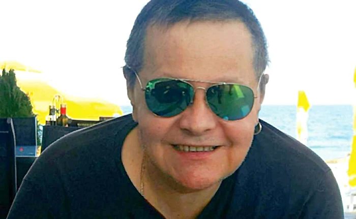 Solistul e bucuros că a început să-i crească din nou părul