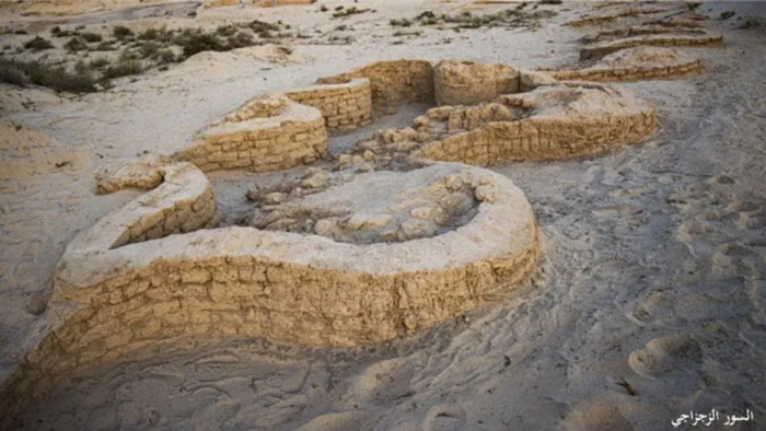 Fortăreața militară descoperită în deșertul Sinai. Foto: Facebook/ Archaeology News 