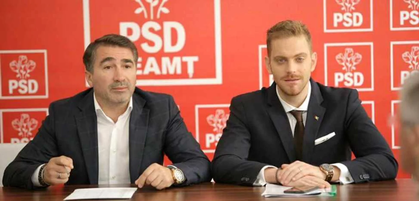 Ministrul Ilan Laufer (dreapta) primit în organizaţia PSD Neamţ FOTO: Facebook