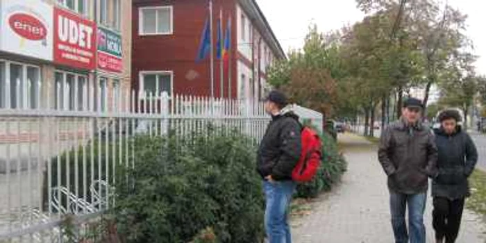 Societatea ENET este încolţită din toate părţile