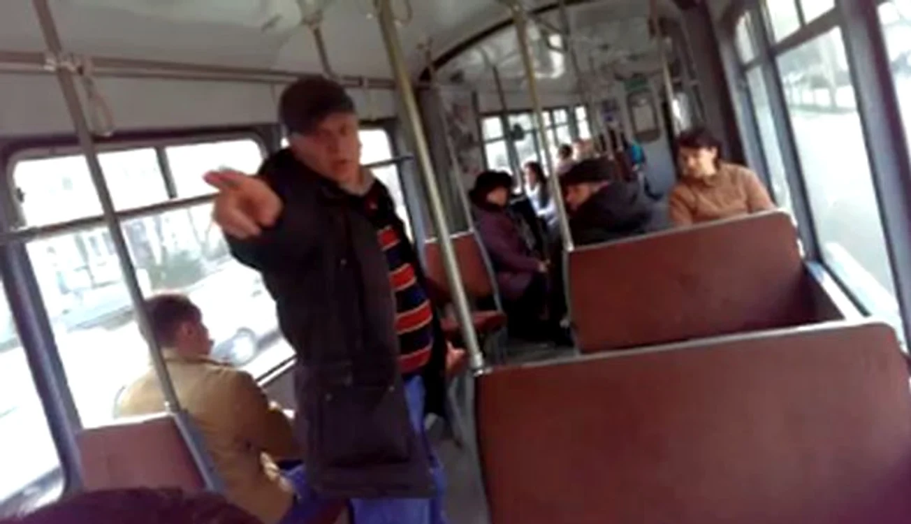 
    Scandalul din tramvai s-a încheiat fără ca amenda să se mai aplice.  