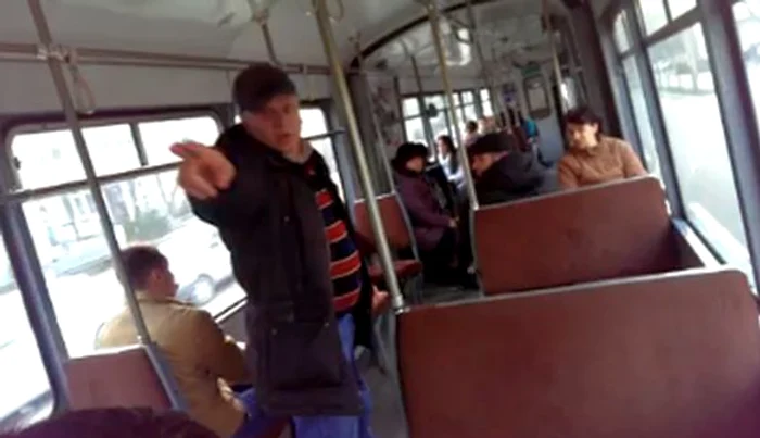 
    Scandalul din tramvai s-a încheiat fără ca amenda să se mai aplice.  