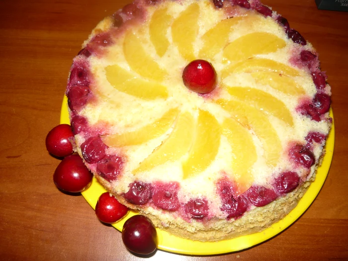 
    Pandişpan cu piersici  