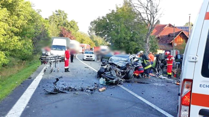 
    Doi germani, soţ şi soţie,  au murit pe Valea Oltuluifoto: adevarul.ro   