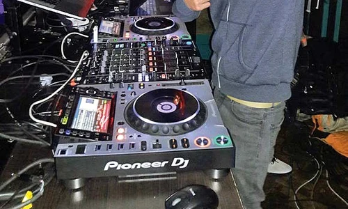 Alexandru Bittman compune şi face muzică trap jpeg