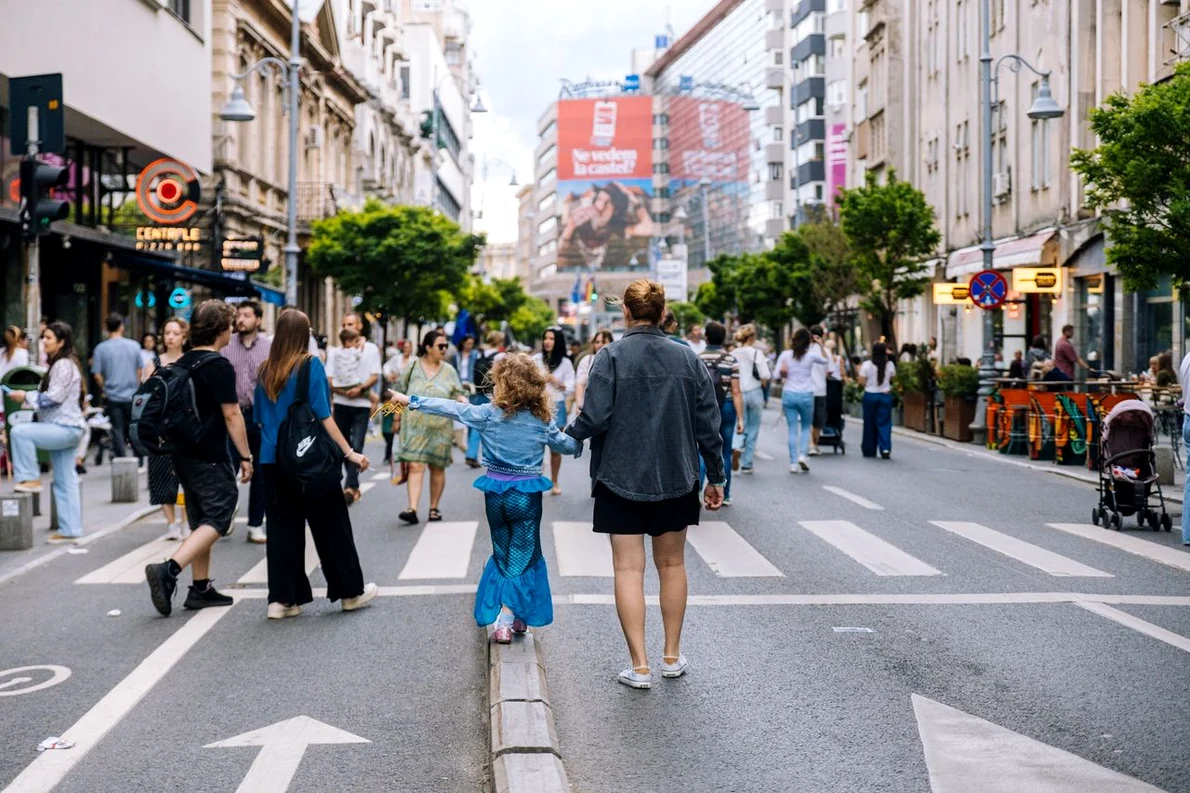 Tururi ghidate, expoziție Oltcit și dezbatere  despre transformările Bucureștiului,  în weekend, la „Străzi deschise”