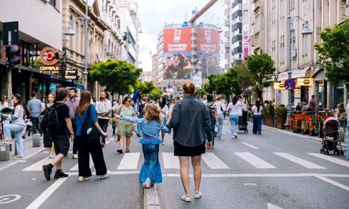 Tururi ghidate, expoziție Oltcit și dezbatere  despre transformările Bucureștiului,  în weekend, la „Străzi deschise”