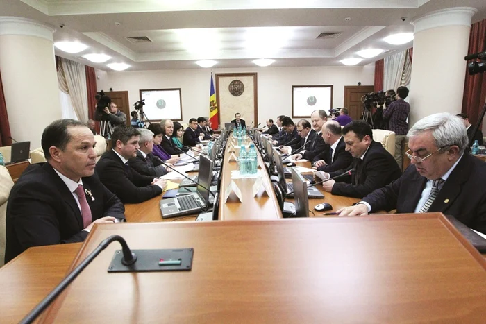 Comparativ cu anii trecuţi, datele din eurobarometre arată o dublare a încrederii în Guvern FOTO Adevărul