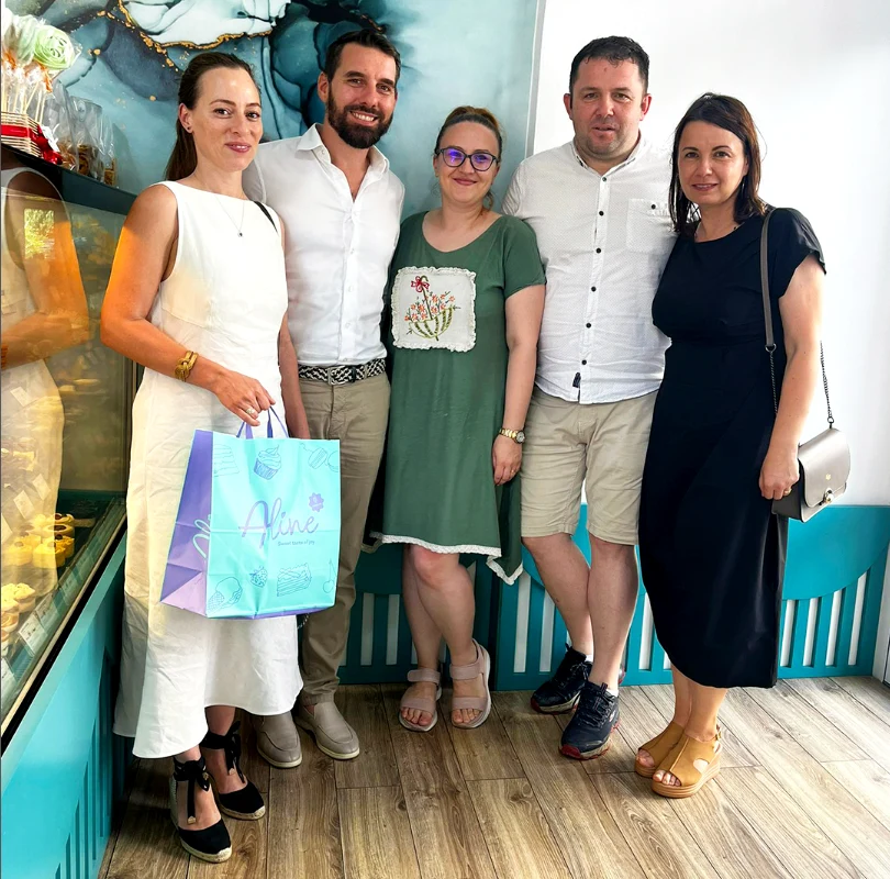 Alina Maria a României a abordat o pereche șic de platforme la Piatra Neamț