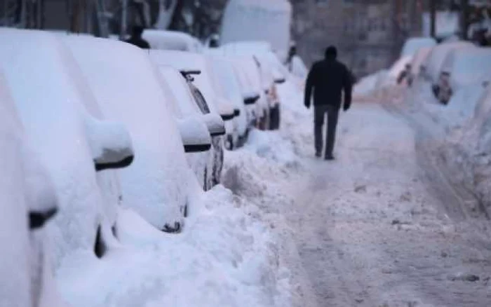 Din cauza ninsorilor abundente pe drumurile naţionale s-a circulat cu dificultate FOTO Adevărul