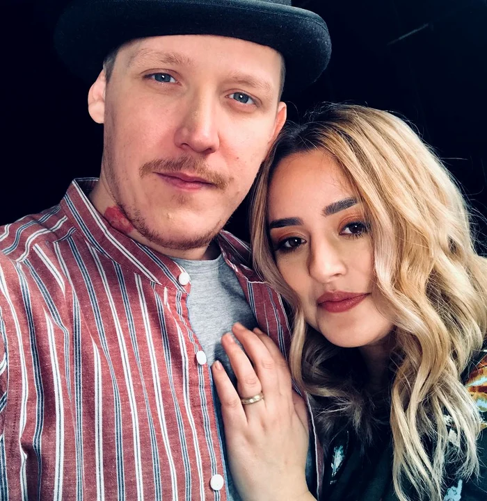 What's Up și SImina și-au spus adio