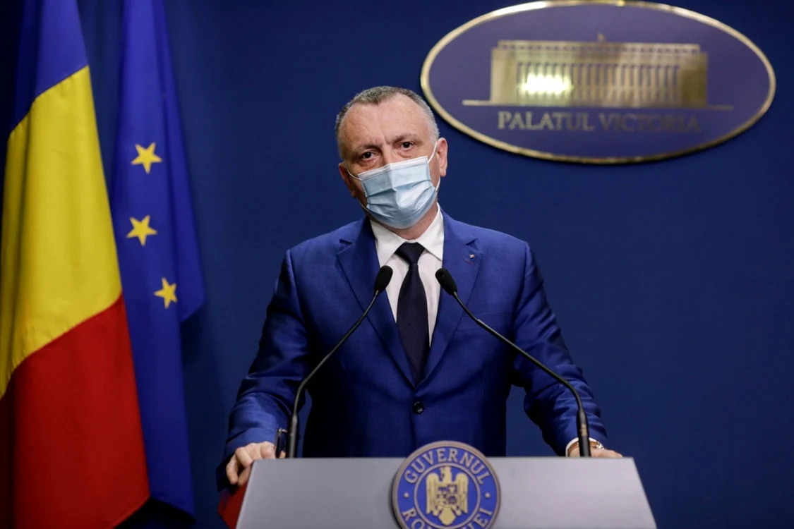 Ministrul a mulţumit şi personalului de la Colegiul Naţional „Gheorghe Lazăr” care s-a imunizat în proporţie de aproape 100%.  FOTO Inquam Photos / George Călin