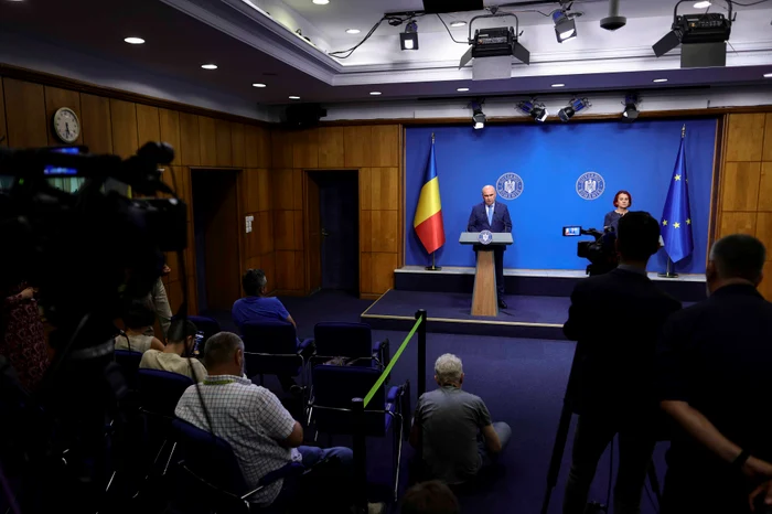 Premierul Ilie Bolojan susține o conferință de presă