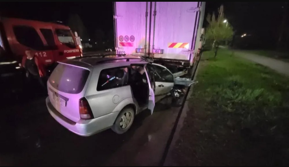 Cine era tânărul care a murit într-un accident grav, în Iași: mașina pe care o conducea a intrat sub un TIR parcat
