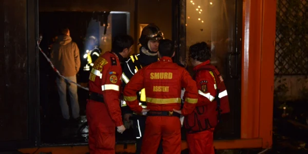 incendiu colectiv pompieri foto mai