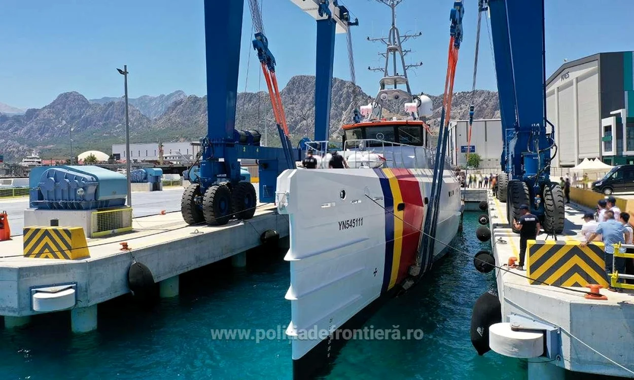 Lansarea la apă a primei nave maritime de patrulare, din completul de două ce vor intra în dotarea flotei navale a Poliţiei de Frontieră Române