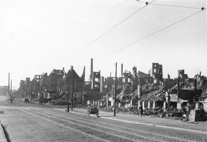 Hamburgul, distrus după bombardamente (© Bundesarchiv Bild 183-V00294-3)