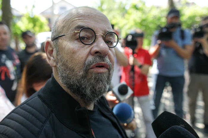 Piedone, cu bagajul făcut, în drum spre Rahova. Sursa: Inquam Photo