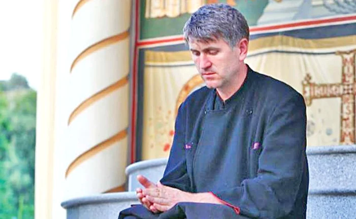 
    Cristian Pomohaci se dedică acum carierei de cântăreț, pentru că a fost caterisit  