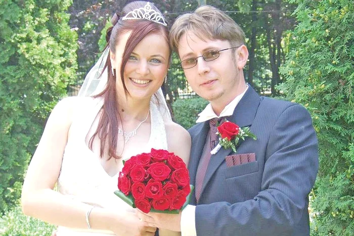 
    Kristina şi Cosmin nu mai  sunt de găsit, de marţi (Foto: facebook)  