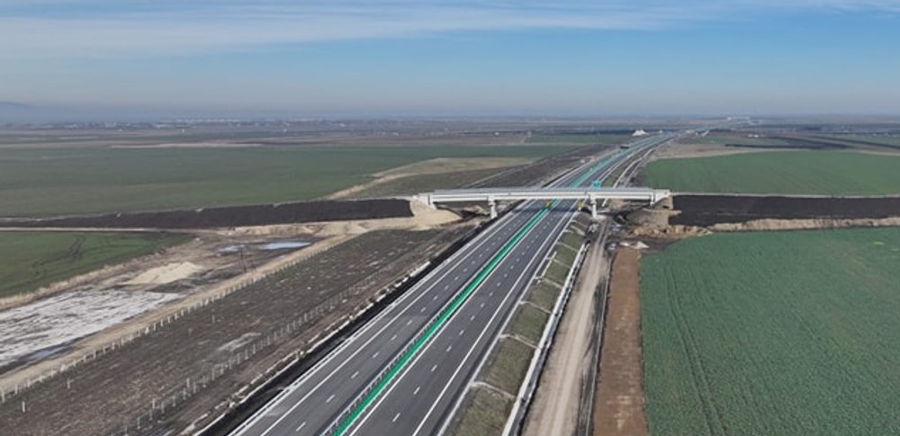 Se va putea circula în curând de la Curtea de Argeș la București pe 140 de kilometri de autostradă. Imagini filmate cu drona a drumului de mare viteză 