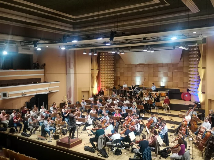 O sută de muzicieni pe scena Sălii Capitol FOTO Ștefan Both