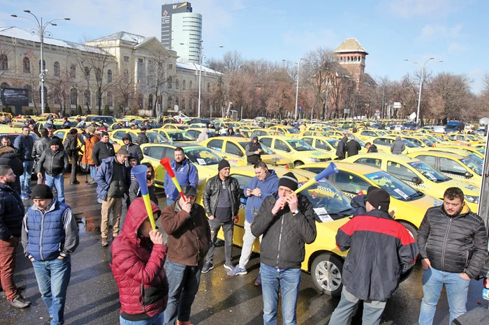 Taximetriştii au protestat şi acum două zile împotriva prestatorilor de servicii online, gen Uber sau Taxi Fy