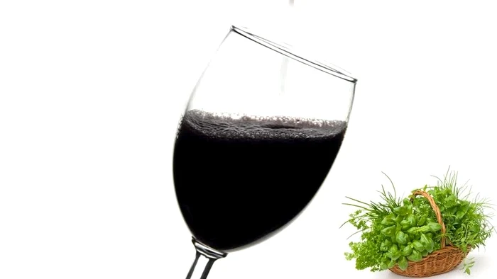 Vin negru cu plante aromatice, rețeta tradițională pentru stimularea imunității