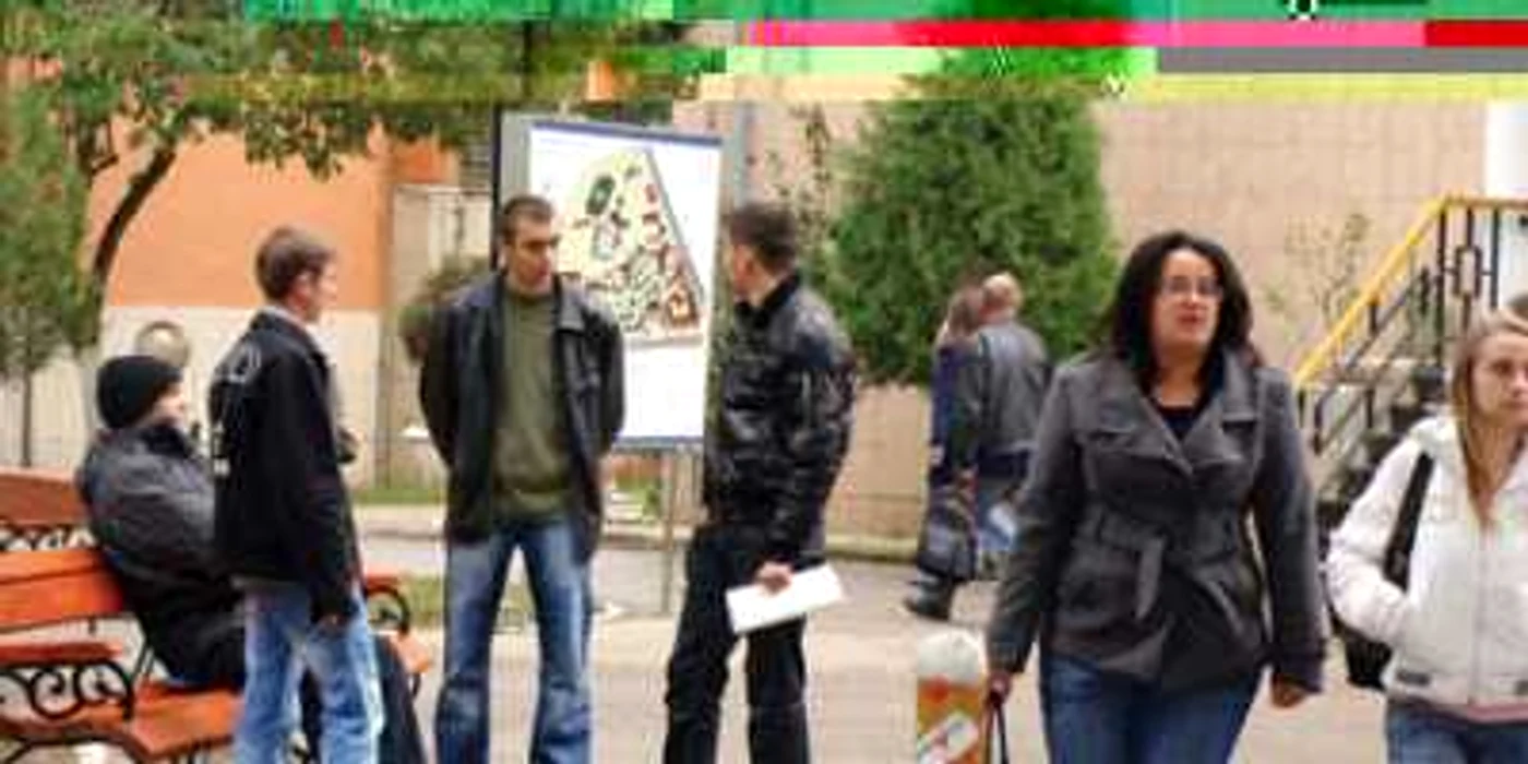 Studenții organizează un bal caritabil pentru a-și ajuta colegii cu dificultăți financiare 