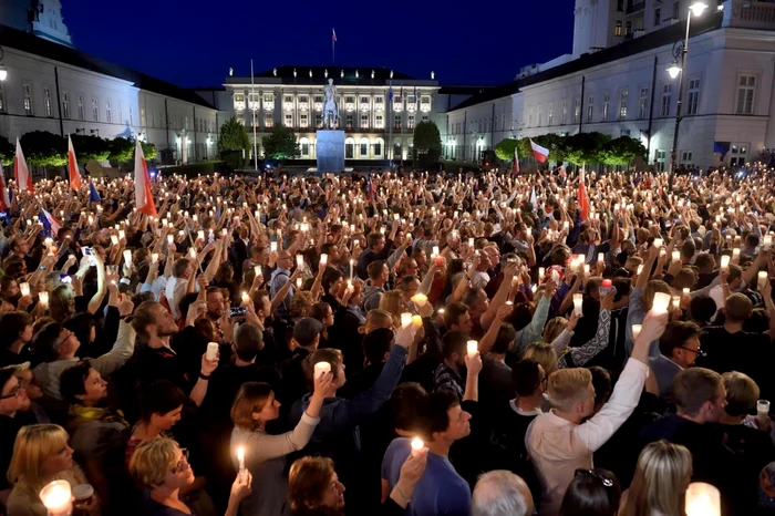 Acţiune de protest la Varşovia faţă de reforma justiţiei FOTO AFP/ Getty Images