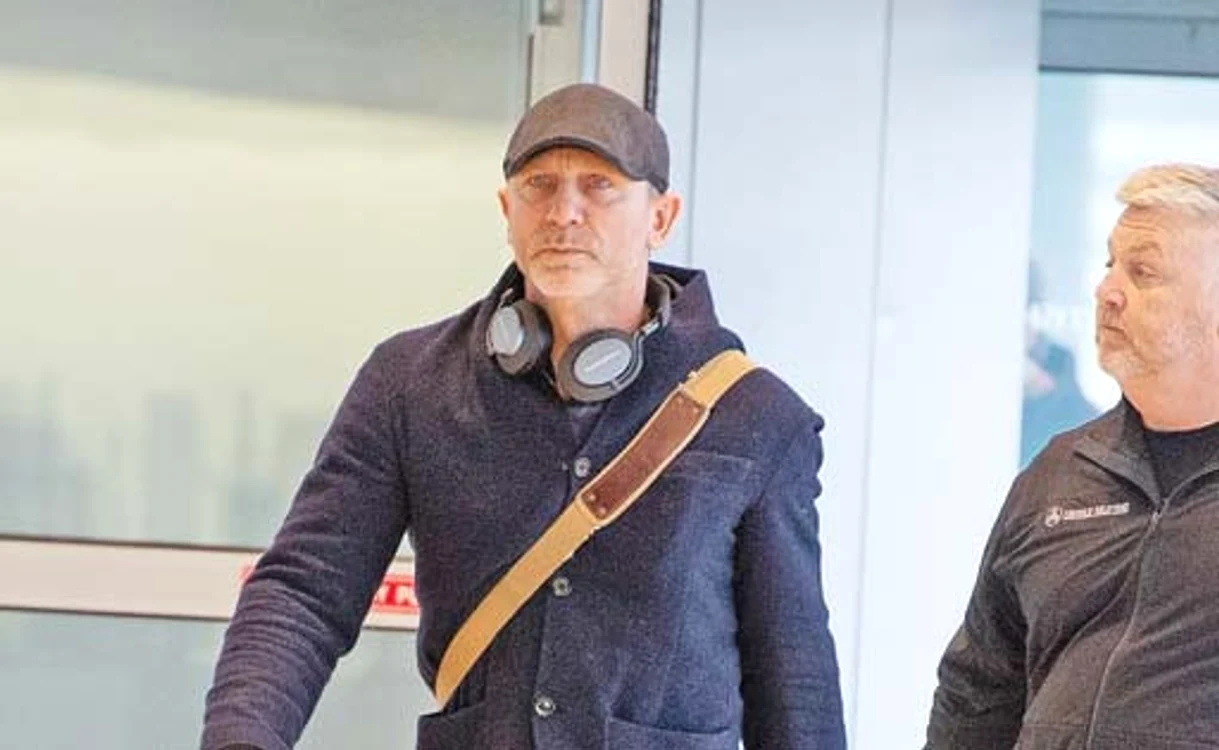 29 martie 2019, Norvegia. Un figurant trăgea cu mitraliera pe platoul de filmare din Norvegia