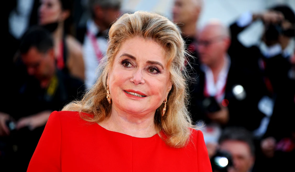 Catherine Deneuve, omagiată la Veneția pentru întreaga sa carieră FOTOGRAFII Profimedia
