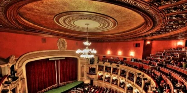 spectator la opera 