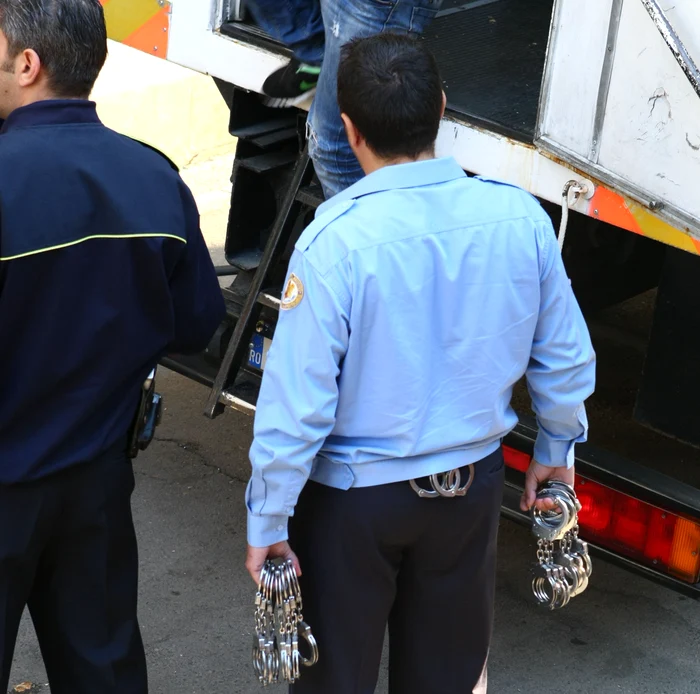 Poliţiştii slobozeni au reuşit să-i prindă pe cei trei hoți de autoturisme (foto: arhivă Adevărul)