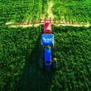 tractor fermier pesticide tratament shutterstock 2243080773 jpg