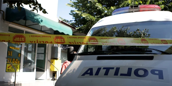 Poliţiştii au stabilit că cei trei operaseră în aceeaşi manieră