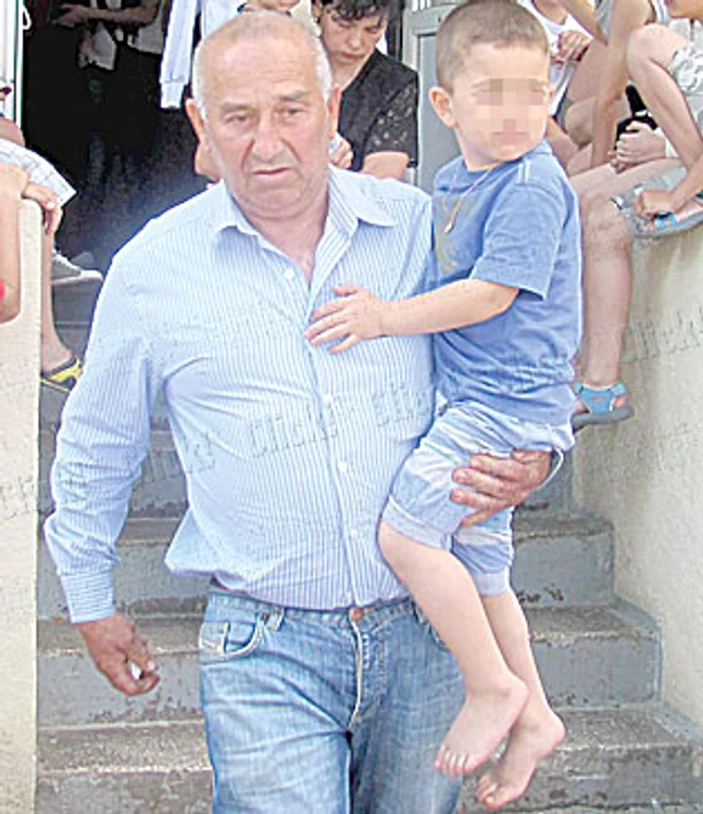 Cei doi băieţi ai soţilor Coleniuc au fost luaţi de bunicii din partea mamei