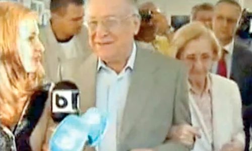 Ion şi Nina Iliescu au  votat la 9 40 dimineaţa jpeg