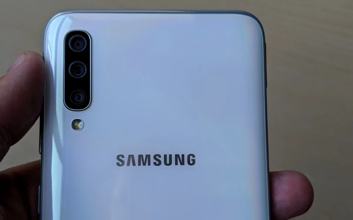 Samsung A70 camera spate FOTO Adrian Pogîngeanu