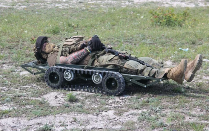 Targa mecanică poate transporta un soldat rănit FOTO Armyinform.com.ua