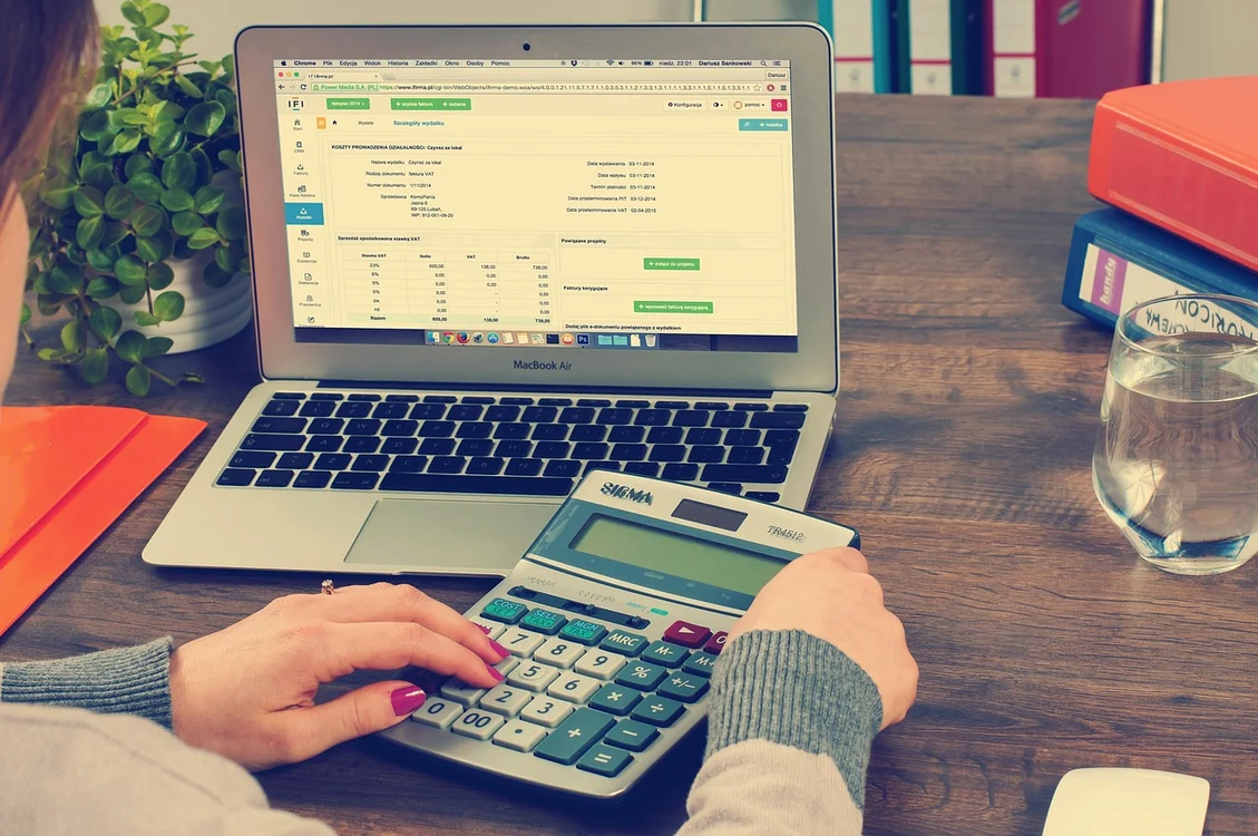 Expertul explică cum poți economisi o sumă de trei ori mai rapid / foto: Pixabay