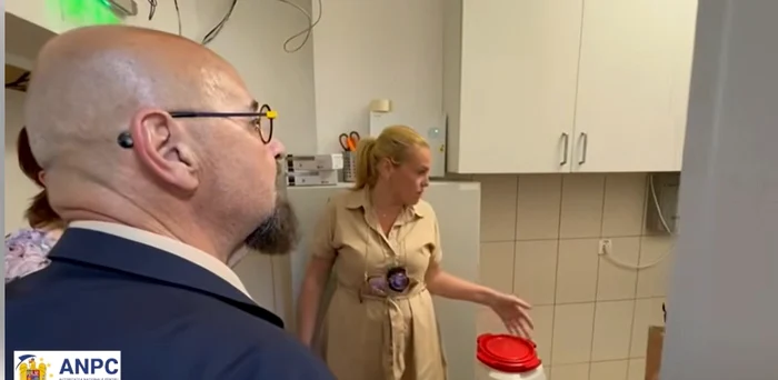 VIDEO „Gândacii erau în dulap”. Comisarii ANPC au verificat din nou un restaurant chinezesc pe care l-au închis în urmă cu câteva zile