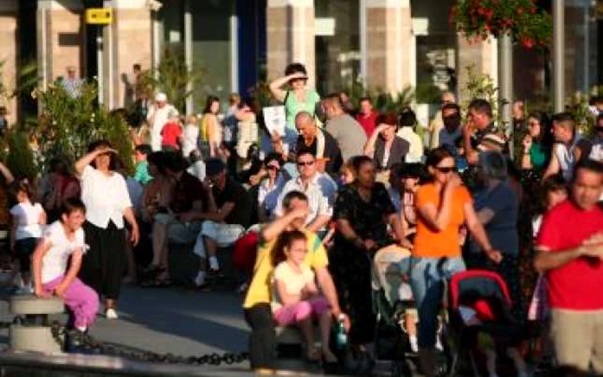 Craiova: O orchestră din Norvegia şi Ansamblul Muguraşul cântă diseară în Piaţa Mihai Viteazul